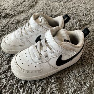 Toddler boys Nike sneakers